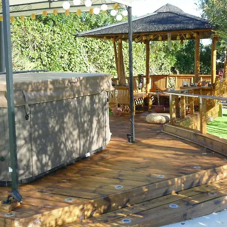 Charming Countryside 2-bed Pool Hotub Apartment Pera